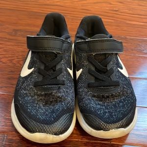 Boys Nike sneakers 11c